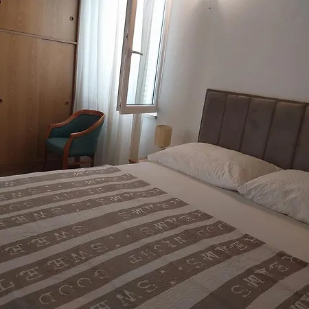 Captain's Apartament Molunat