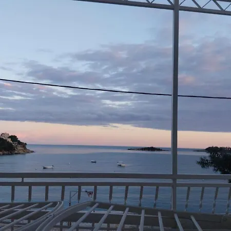 Captain's Apartament Molunat